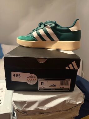adidas Green & Cream Barreda Low-Top Sneakers